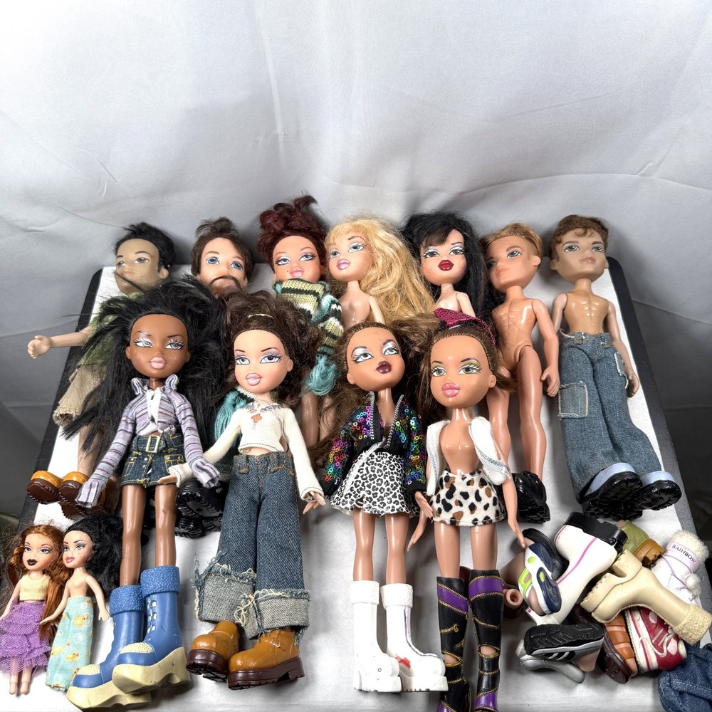 Lot of 13 Bratz Dolls with Clothes and Shoes / Vintage / Y2K / Hard to Find